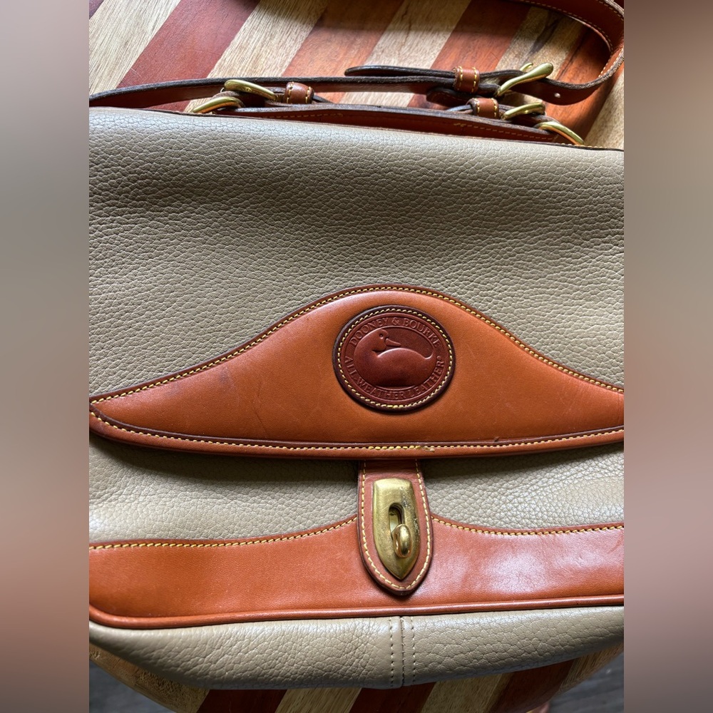 Vintage Leather Cream and Tan Dooney & Bourke Crossbody Bag - Picture 15 of 16